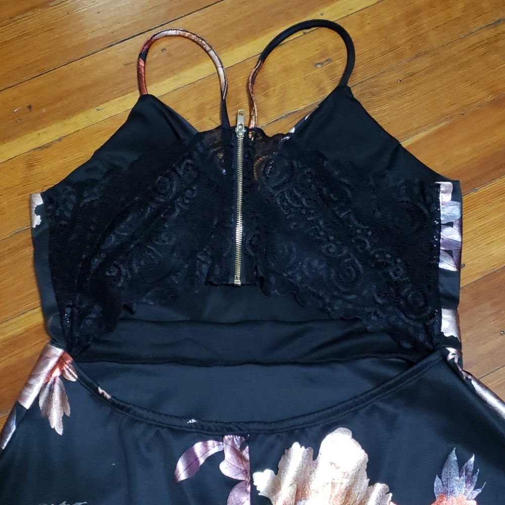 Dress - Picture 3 of 3